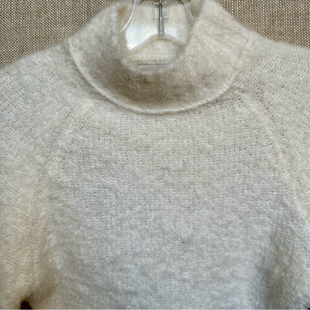 🤍UO Avril Cropped Mock Neck Jumper🤍 - Picture 9 of 11